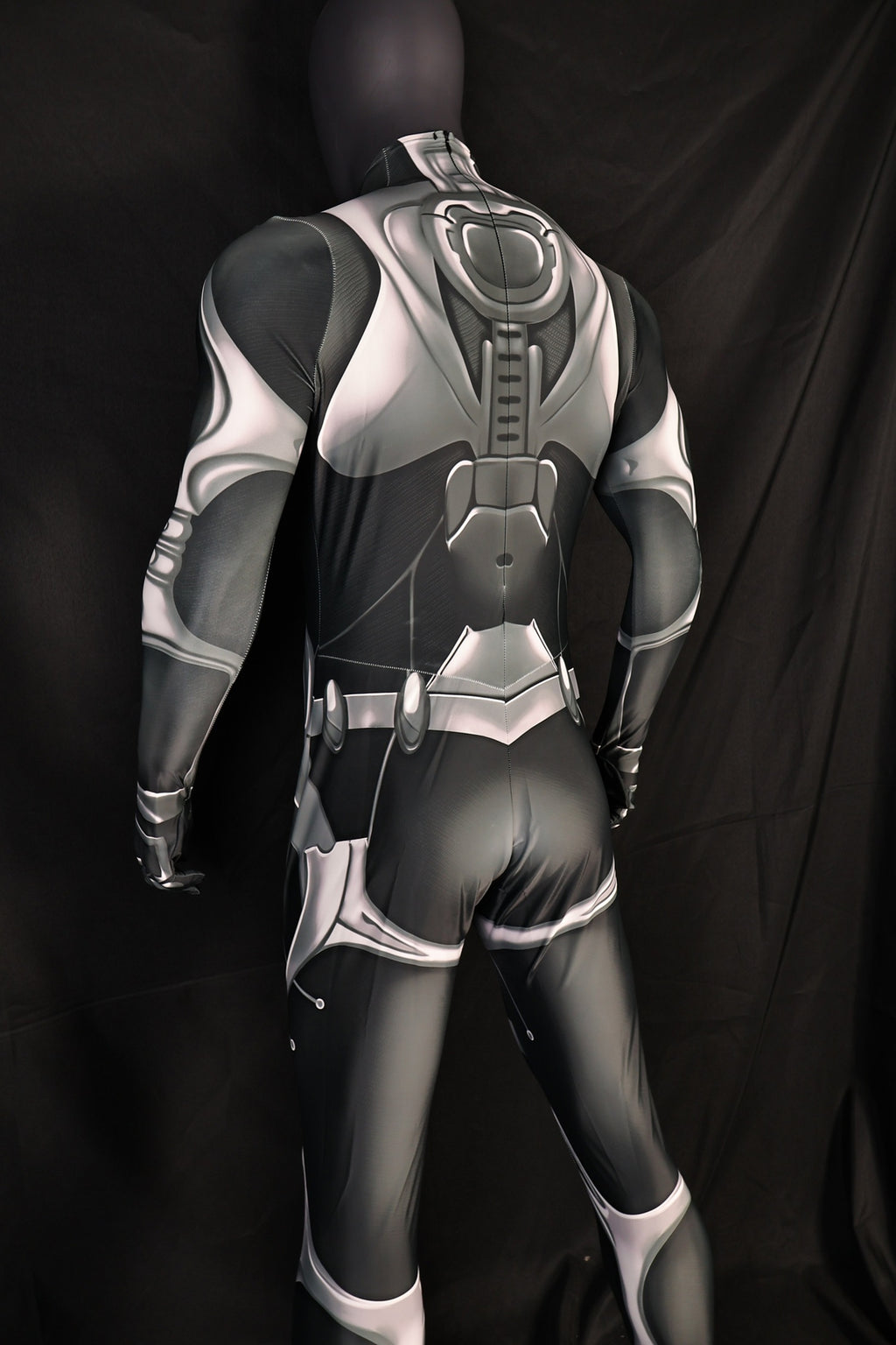 Replicating male the mantis style jumpsuits accurately from your provided images