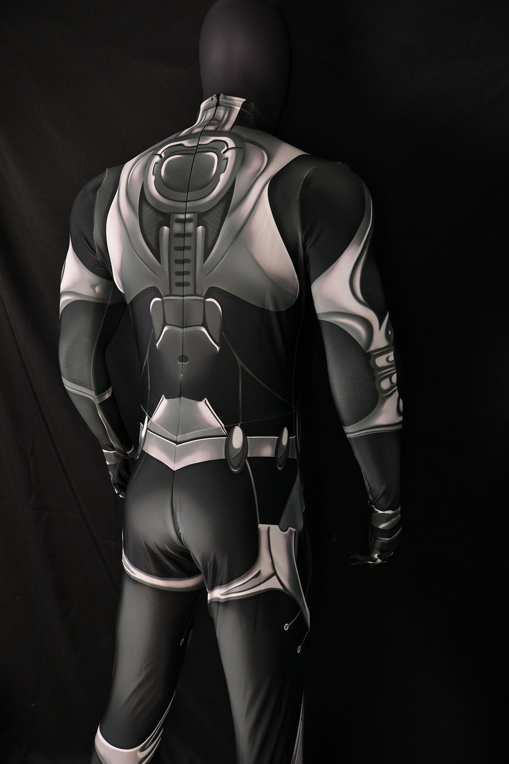 Replicating male the mantis style jumpsuits accurately from your provided images