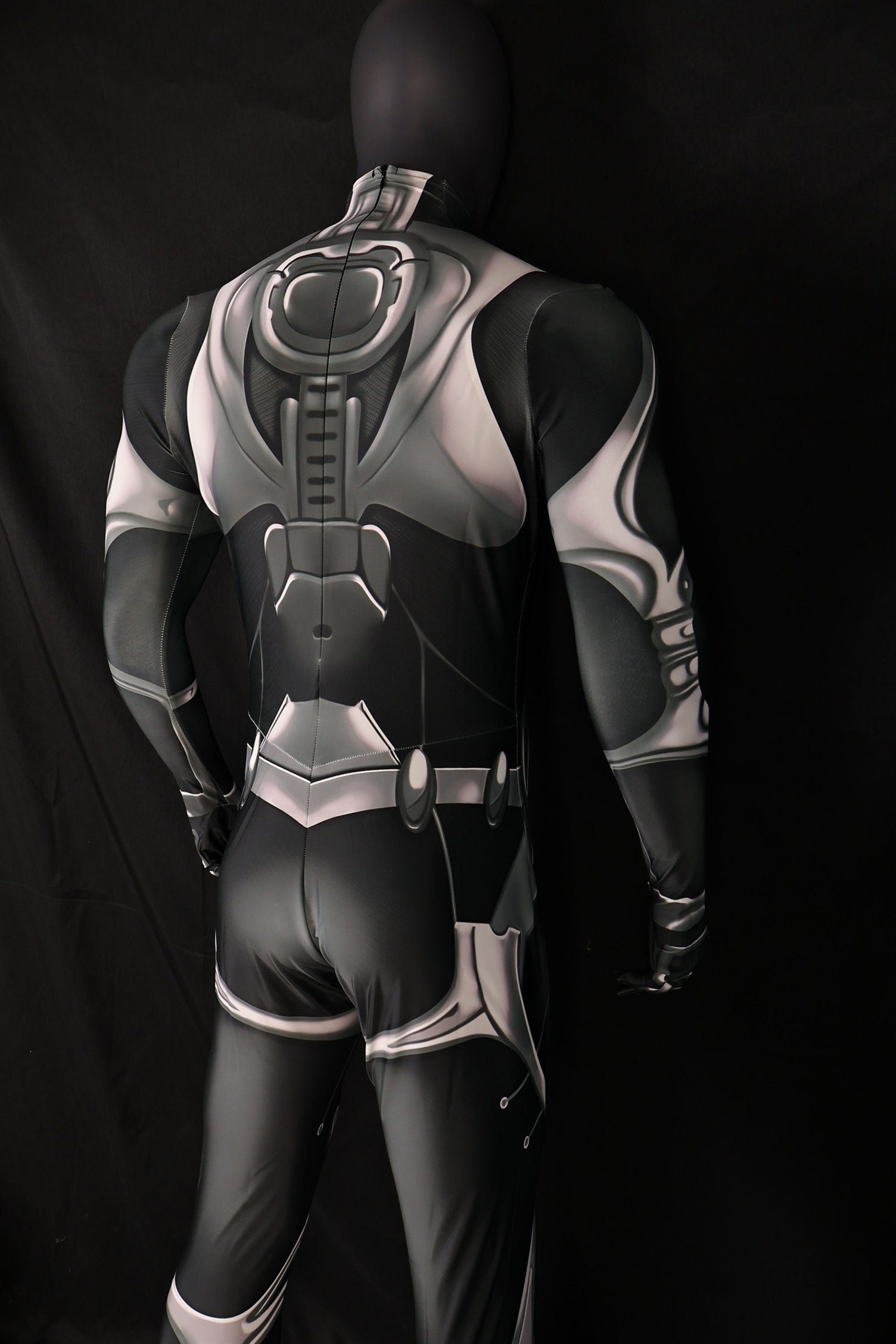 Replicating male the mantis style jumpsuits accurately from your provided images