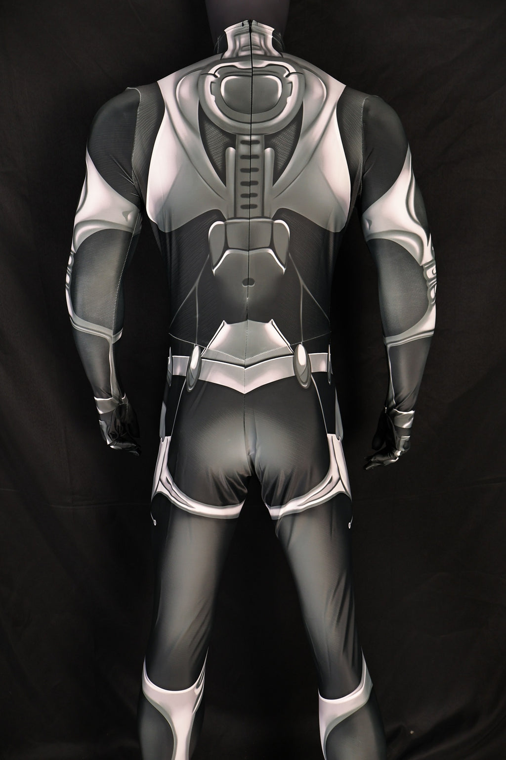 Replicating male the mantis style jumpsuits accurately from your provided images