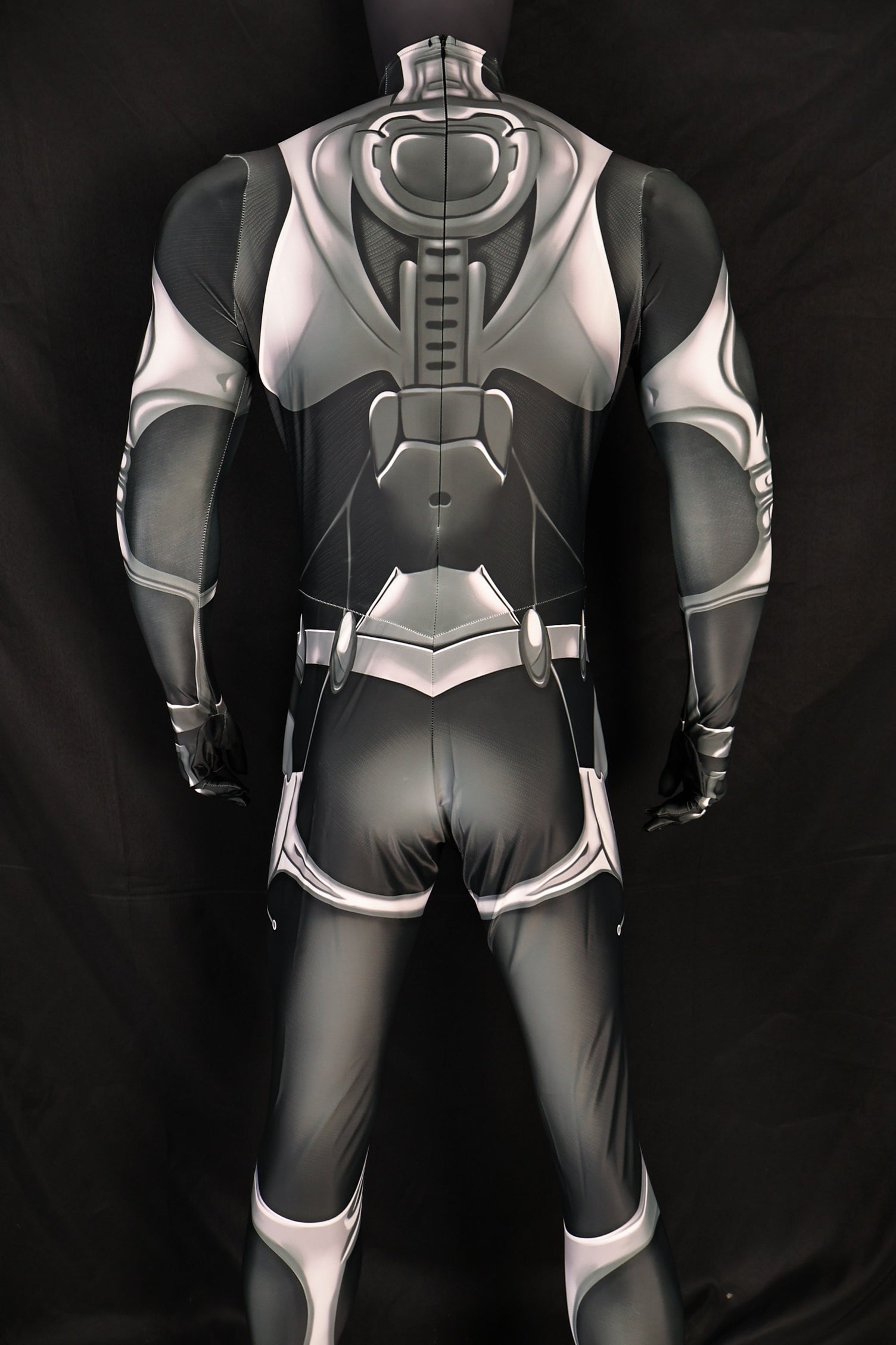 Replicating male the mantis style jumpsuits accurately from your provided images